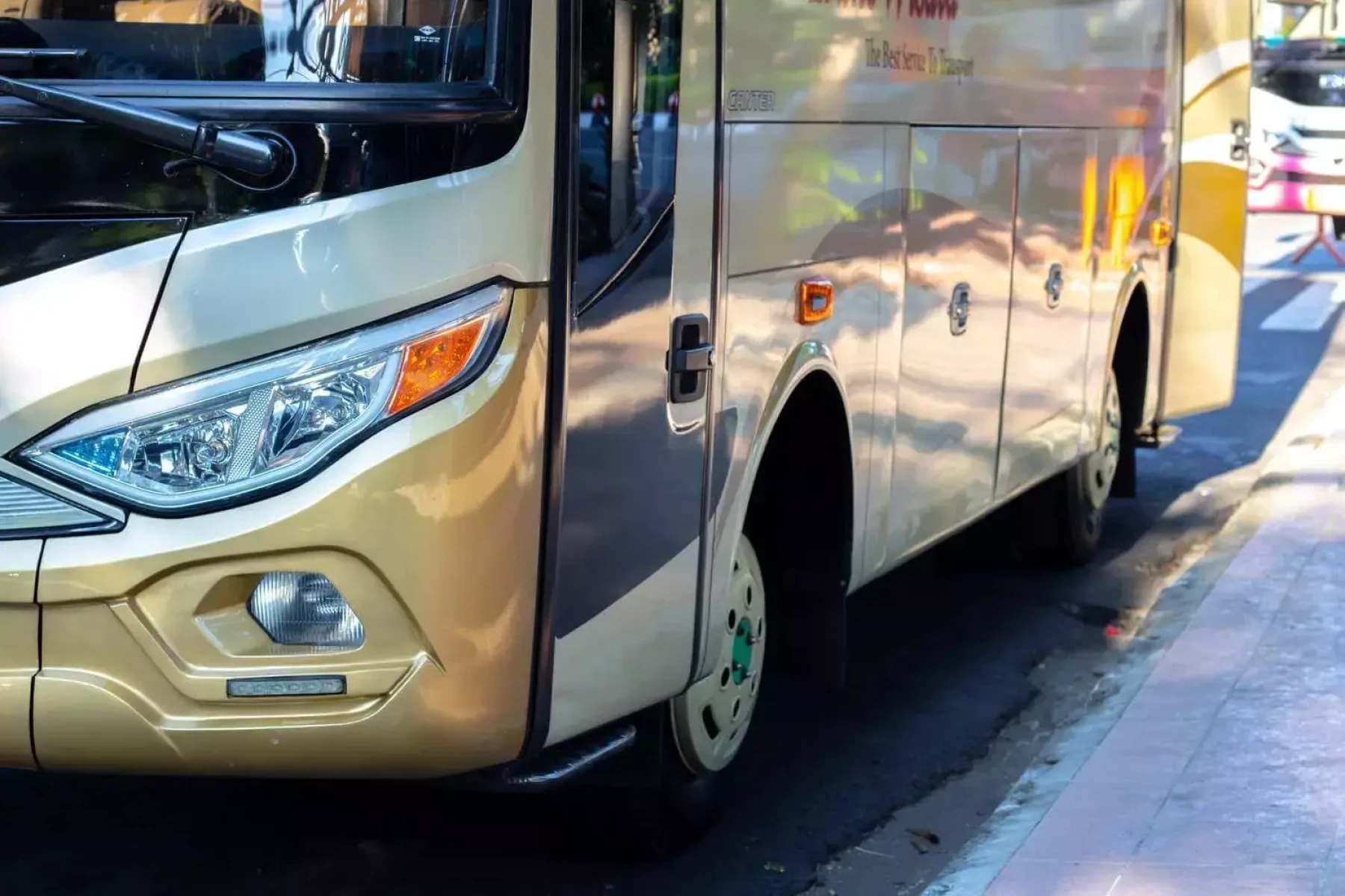 Farovi i točkovi autobusa