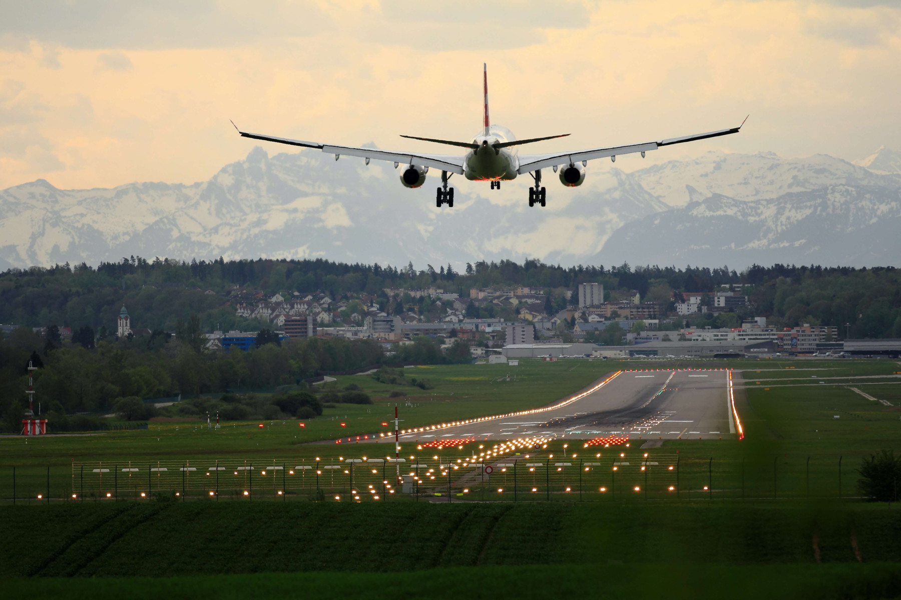 Avion slece na pistu